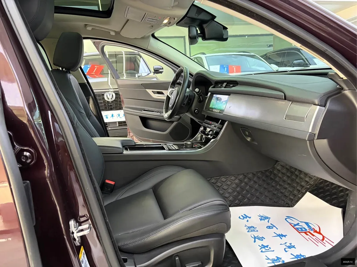 Jaguar XF 6