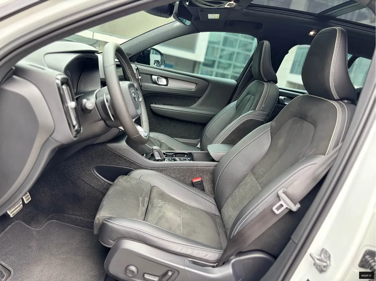 Volvo XC40 4