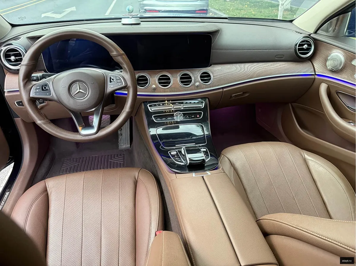 Mercedes-Benz E-Class 4