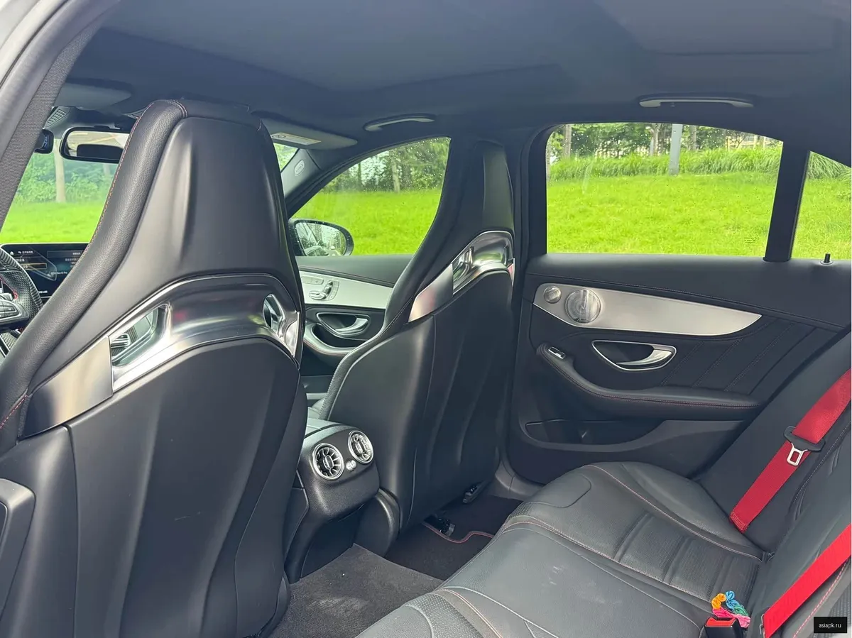 Mercedes-Benz C-Class 4