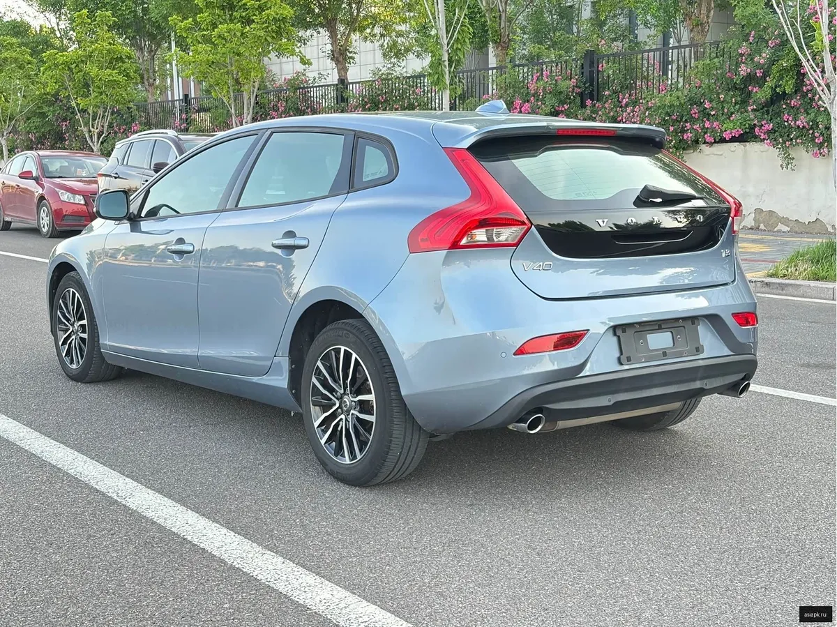 Volvo V40 6