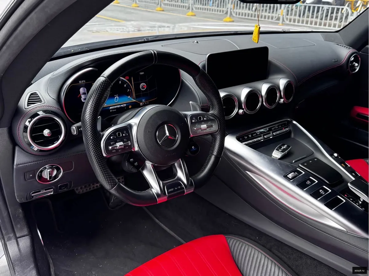 Mercedes-Benz AMG GT 4