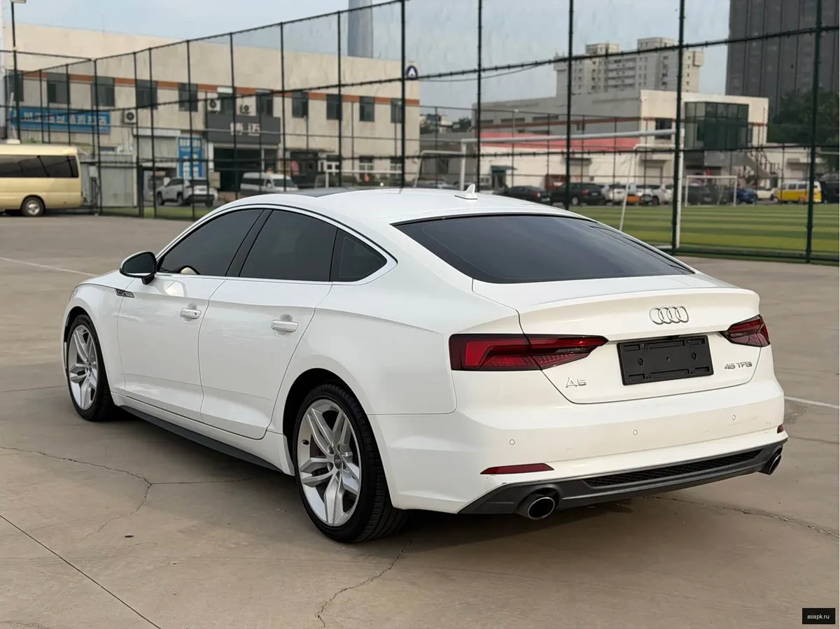 Audi A5 4
