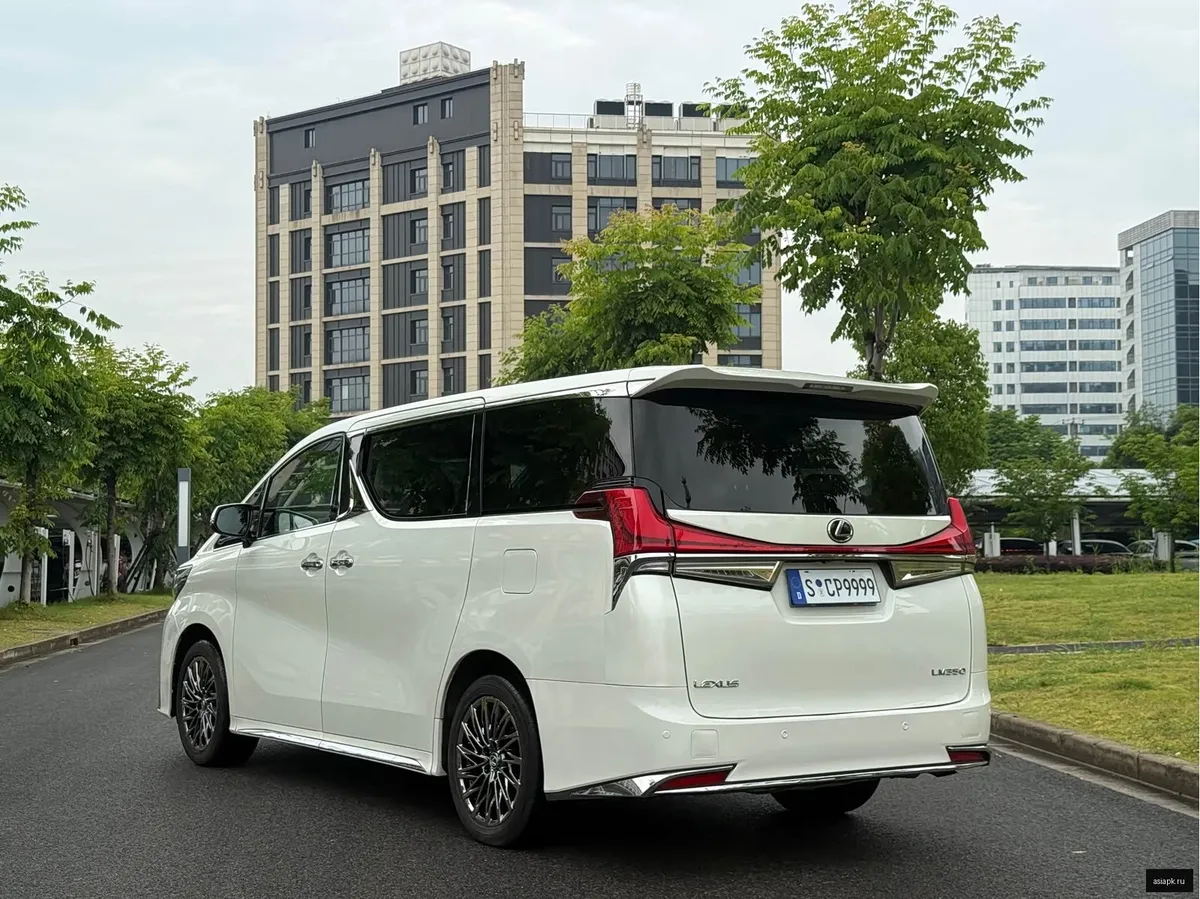 Toyota Alphard 4