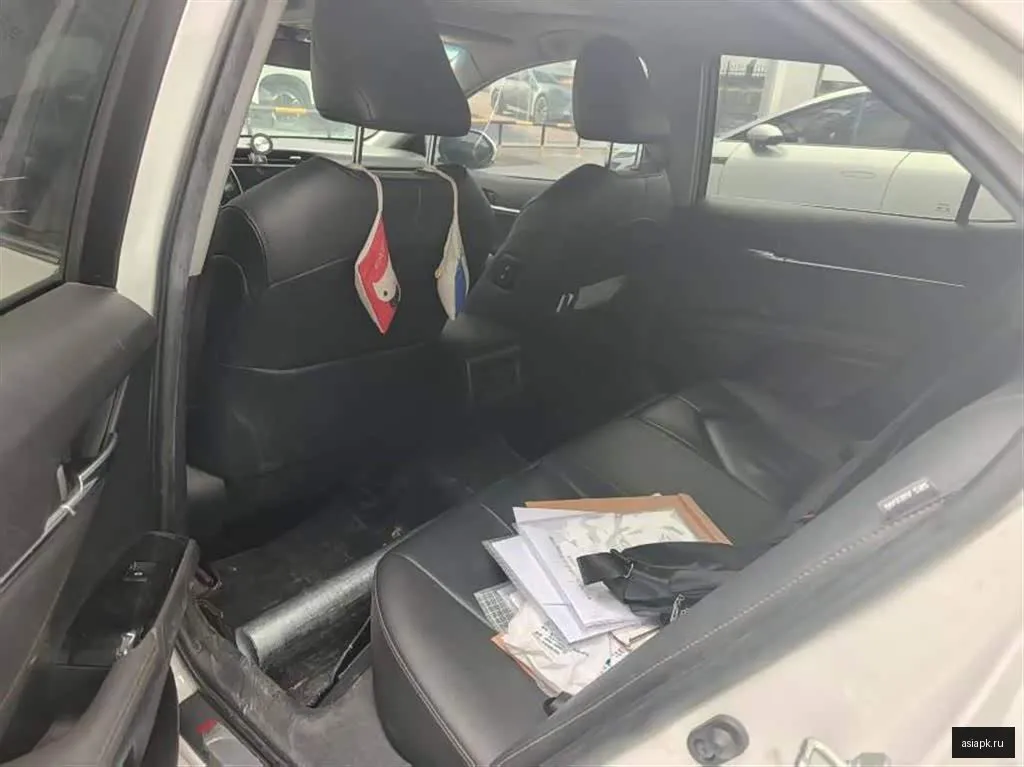 Toyota Camry 4