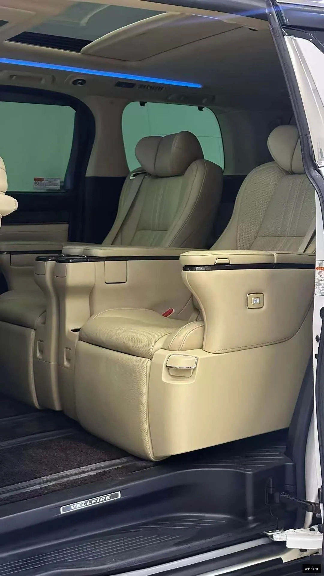 Toyota Vellfire 6
