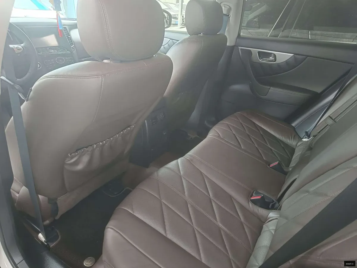 Infiniti QX70 6