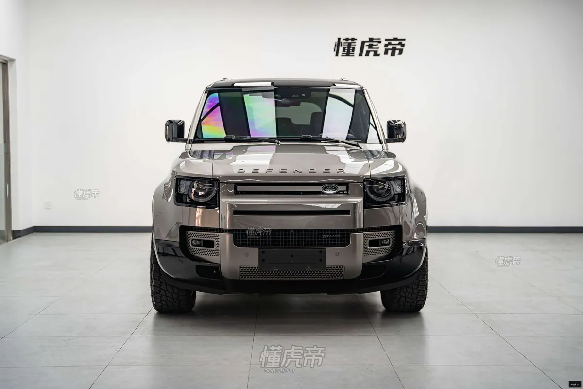 Land Rover Defender 3