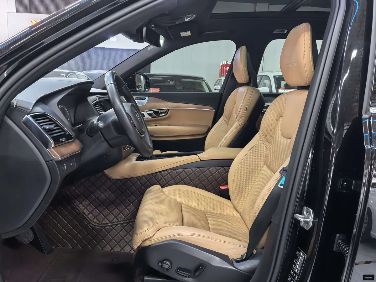 Volvo XC90 4