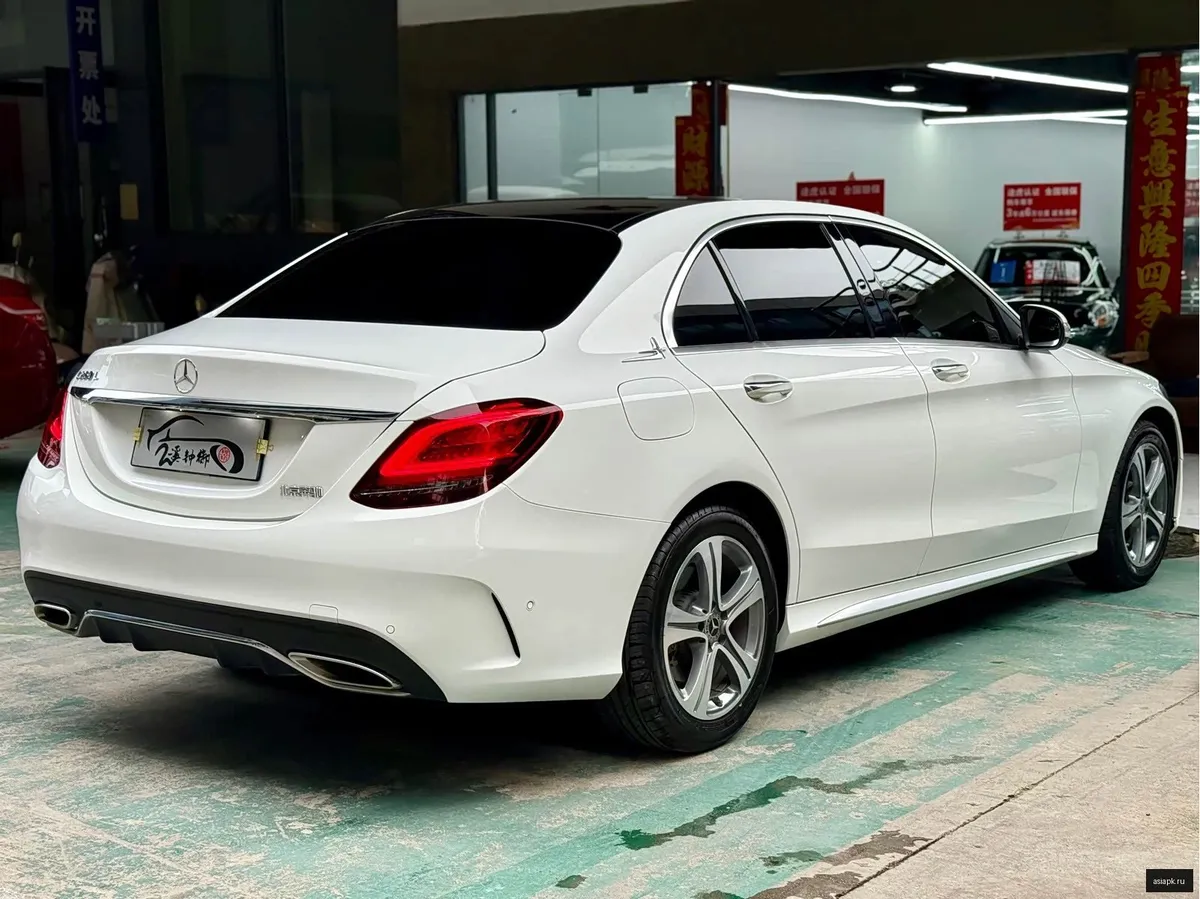 Mercedes-Benz C-Class 4
