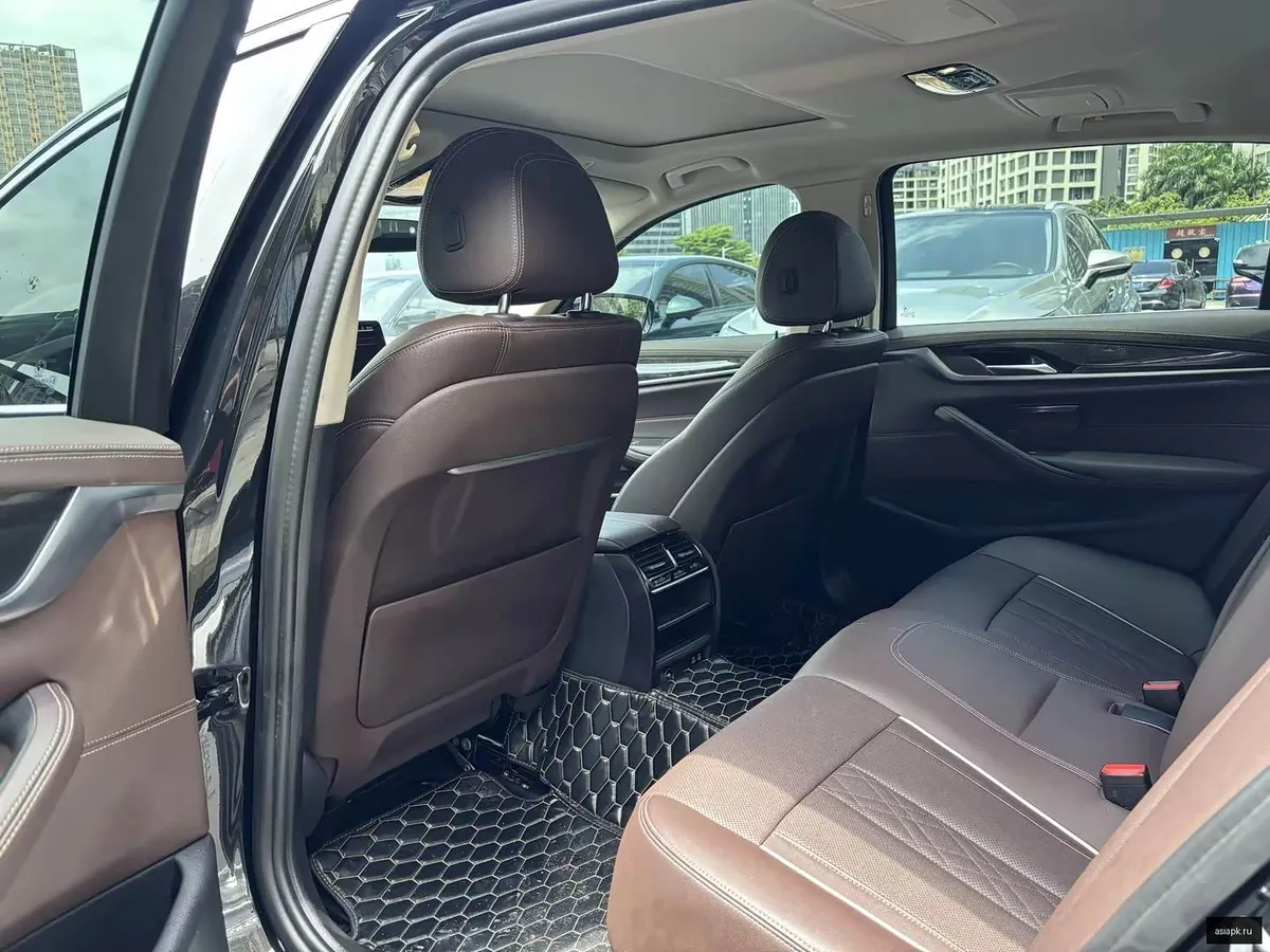 BMW 5-Series 4