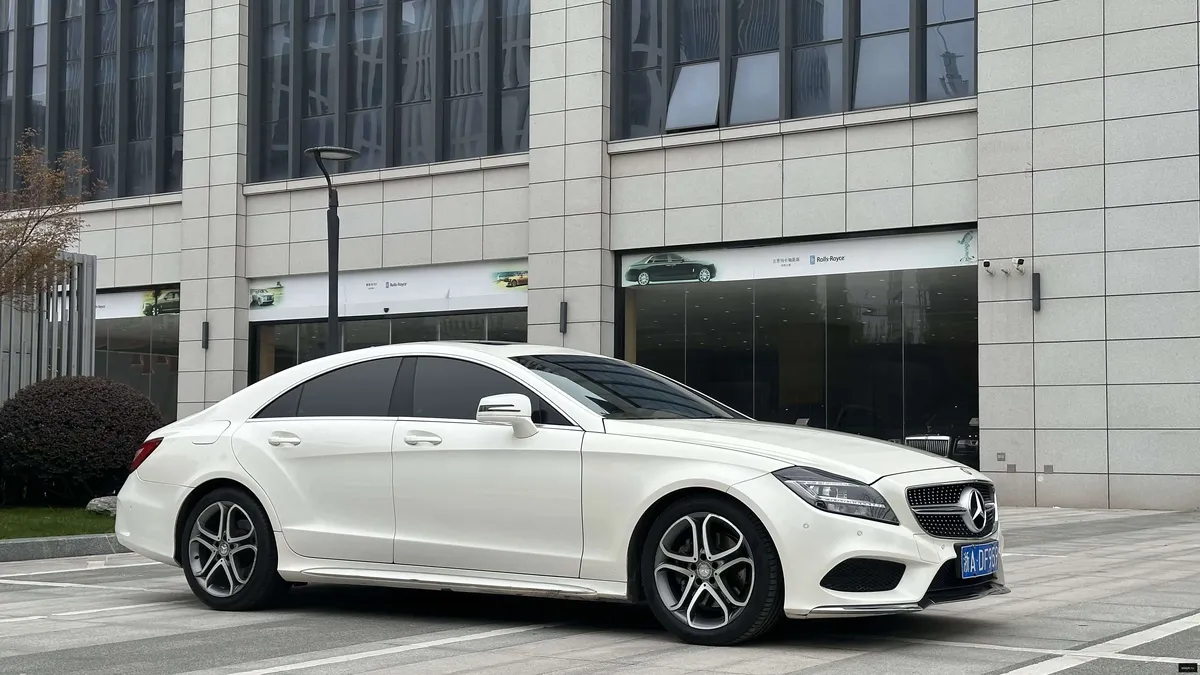 Mercedes-Benz CLS-Class 3