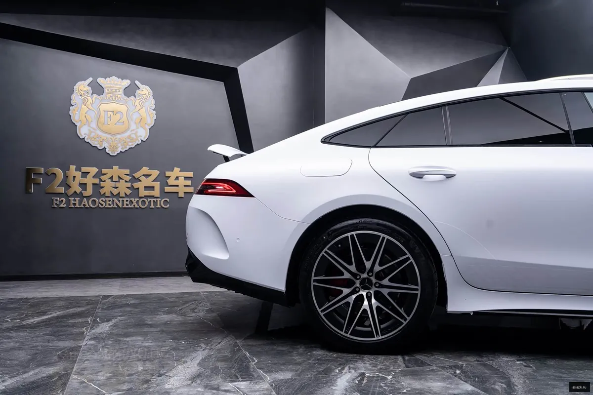 Mercedes-Benz AMG GT 4