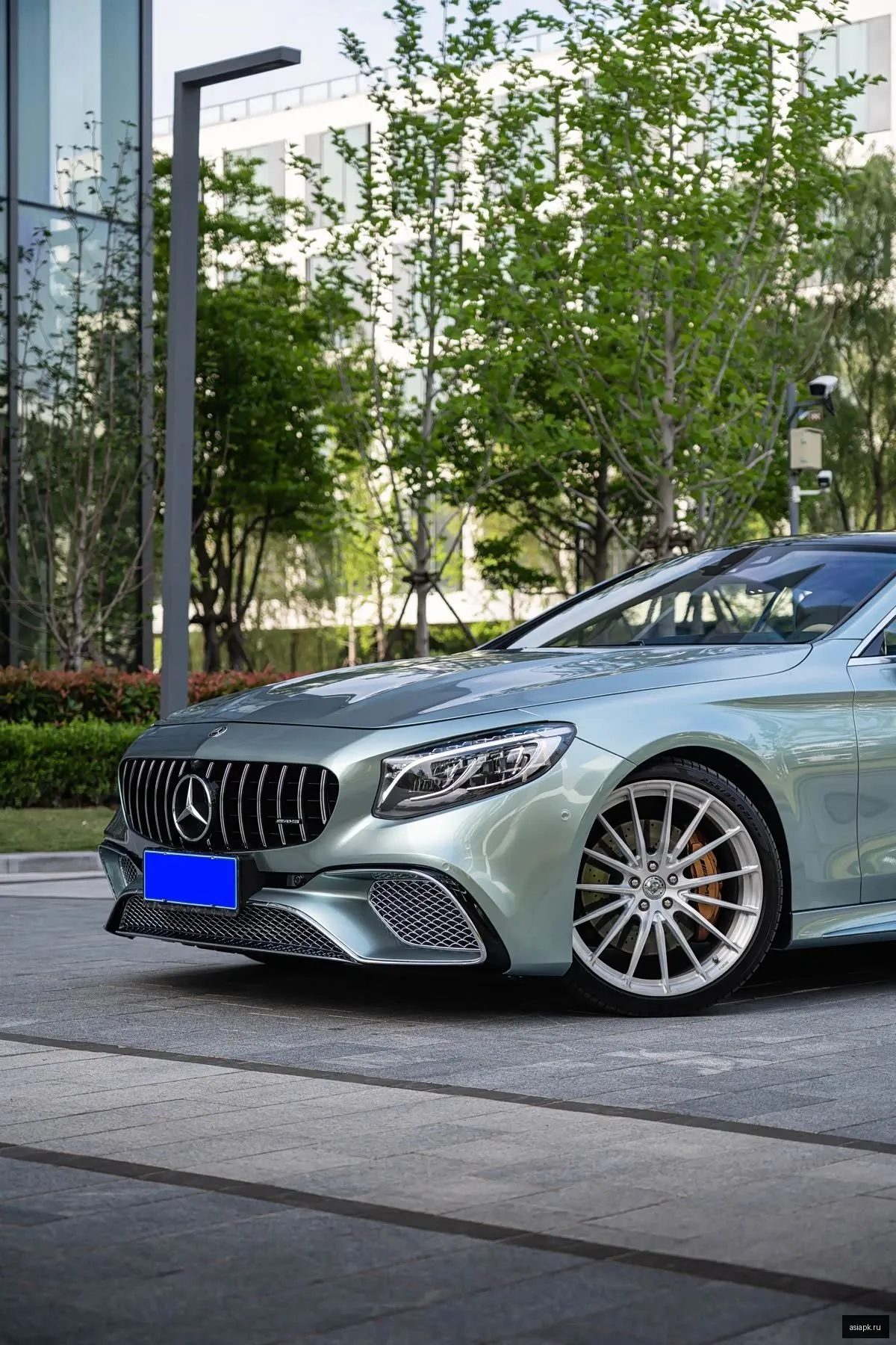 Mercedes-Benz S-Class 4