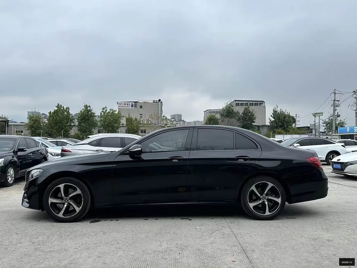 Mercedes-Benz E-Class 2