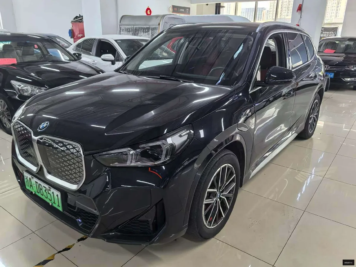 BMW iX1 2