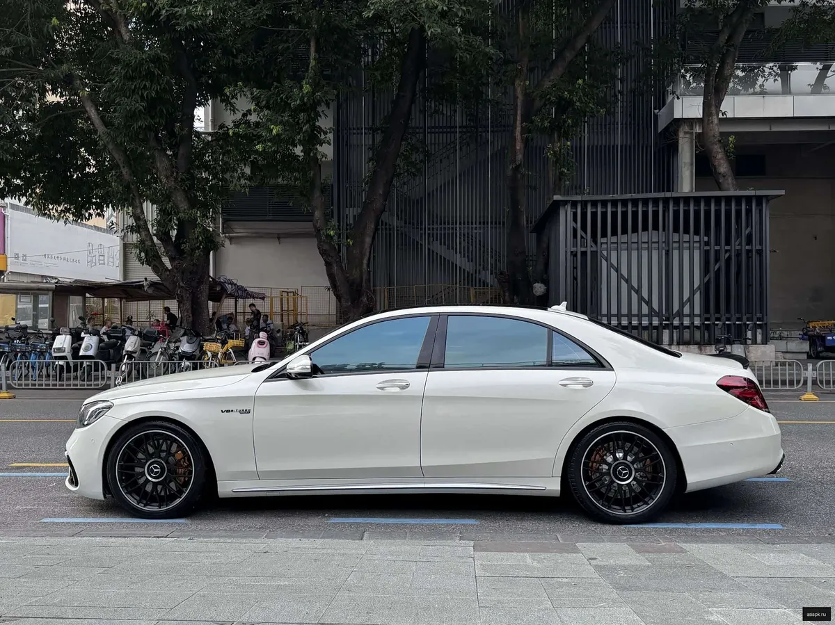 Mercedes-Benz S-Class 3