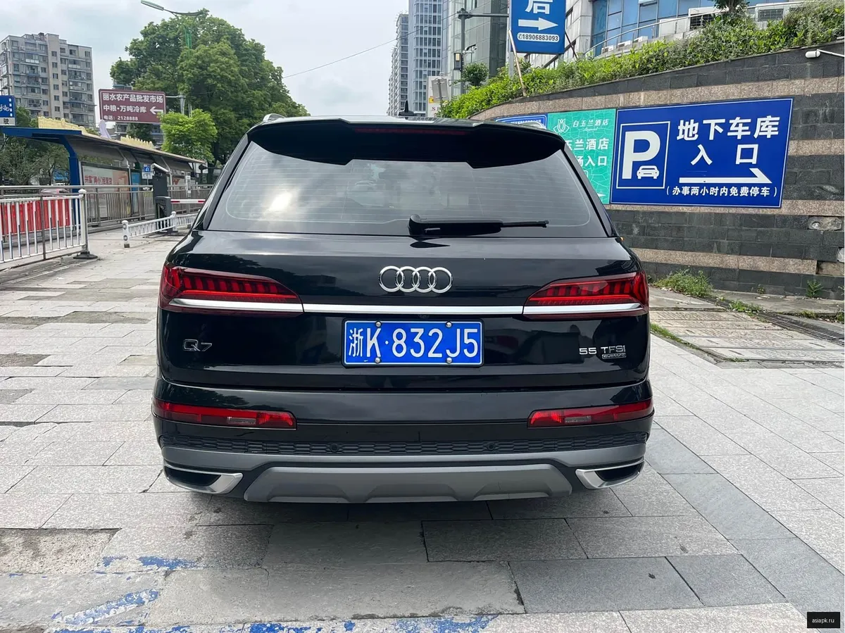 Audi Q7 4