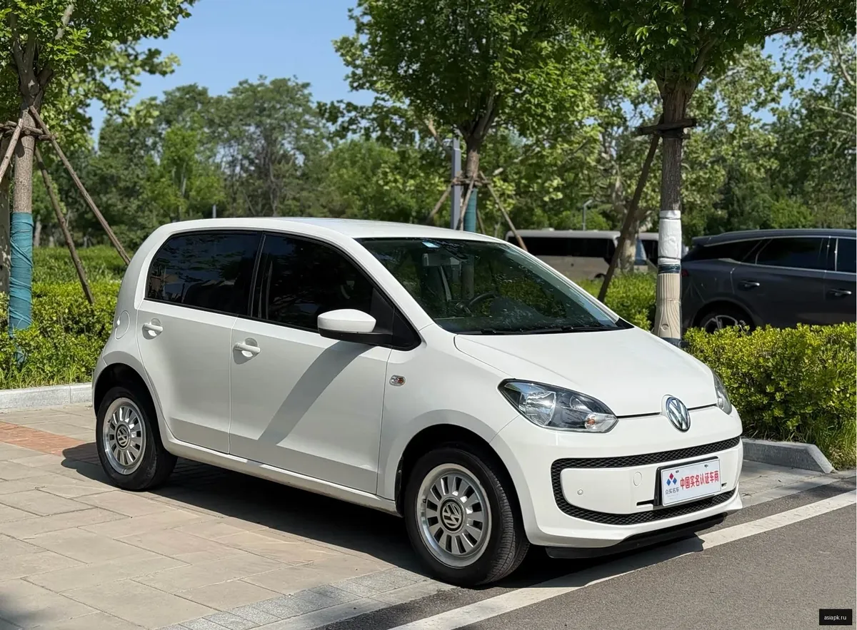 Volkswagen up! 3