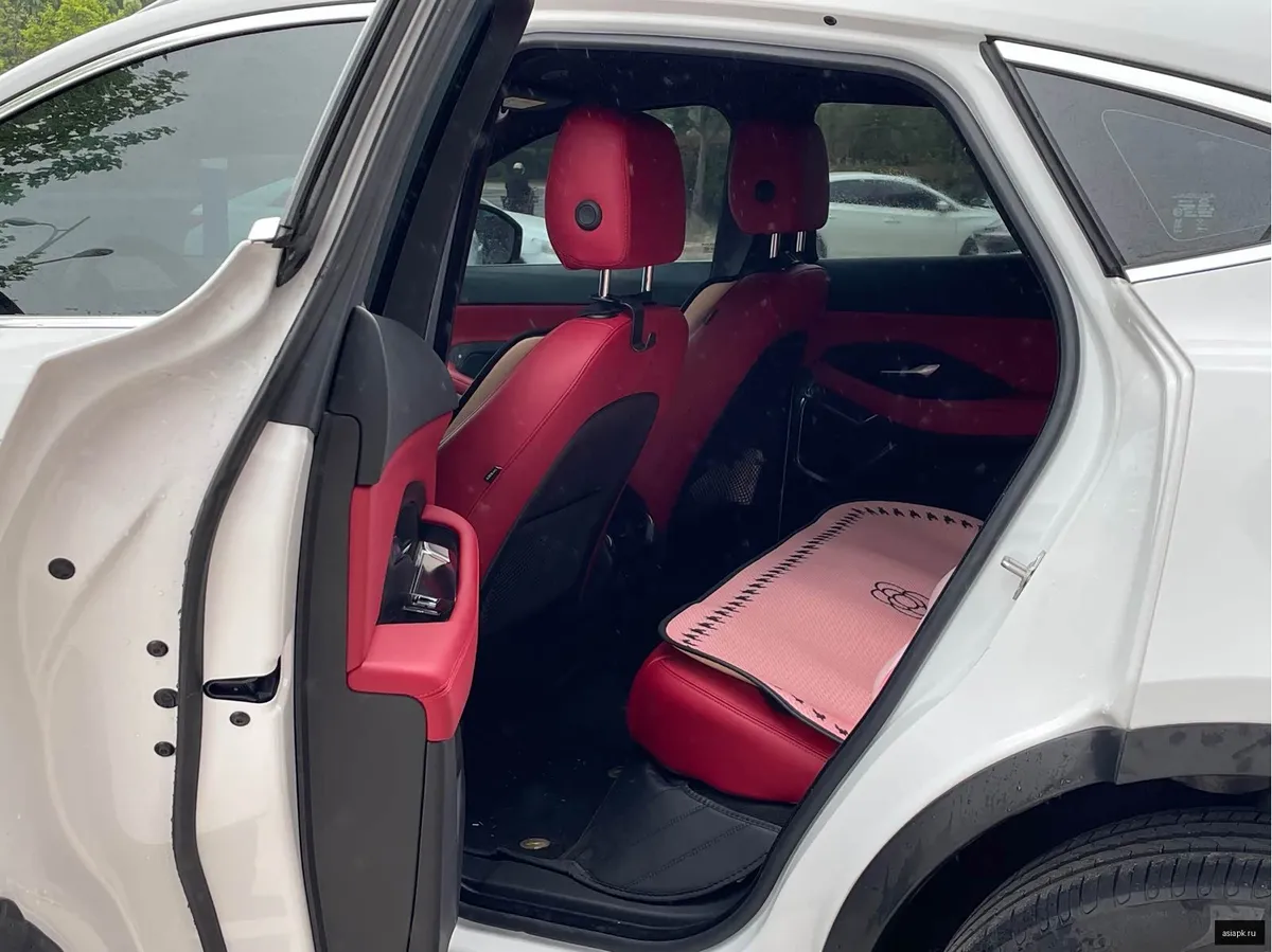 Jaguar E-Pace 6