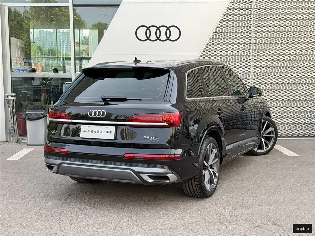 Audi Q7 4