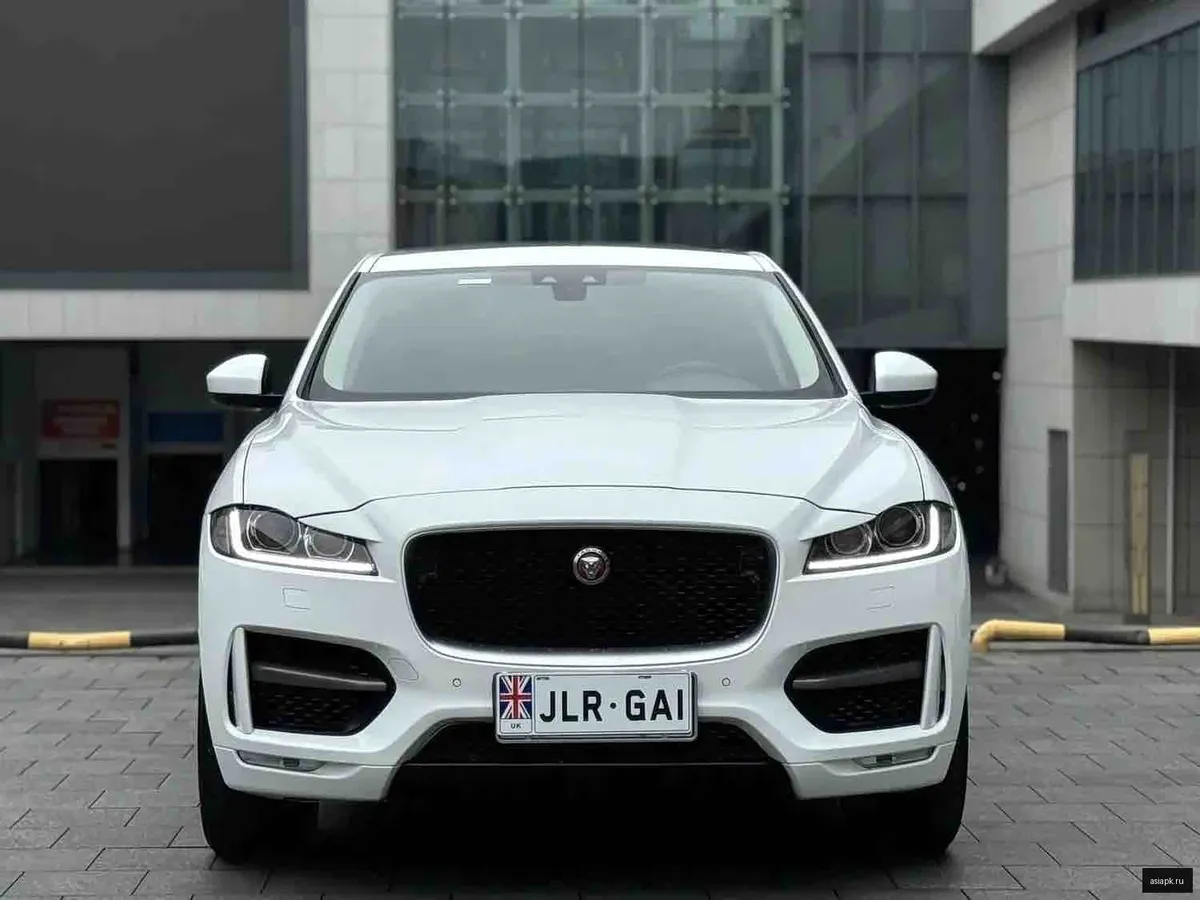 Jaguar F-Pace 2