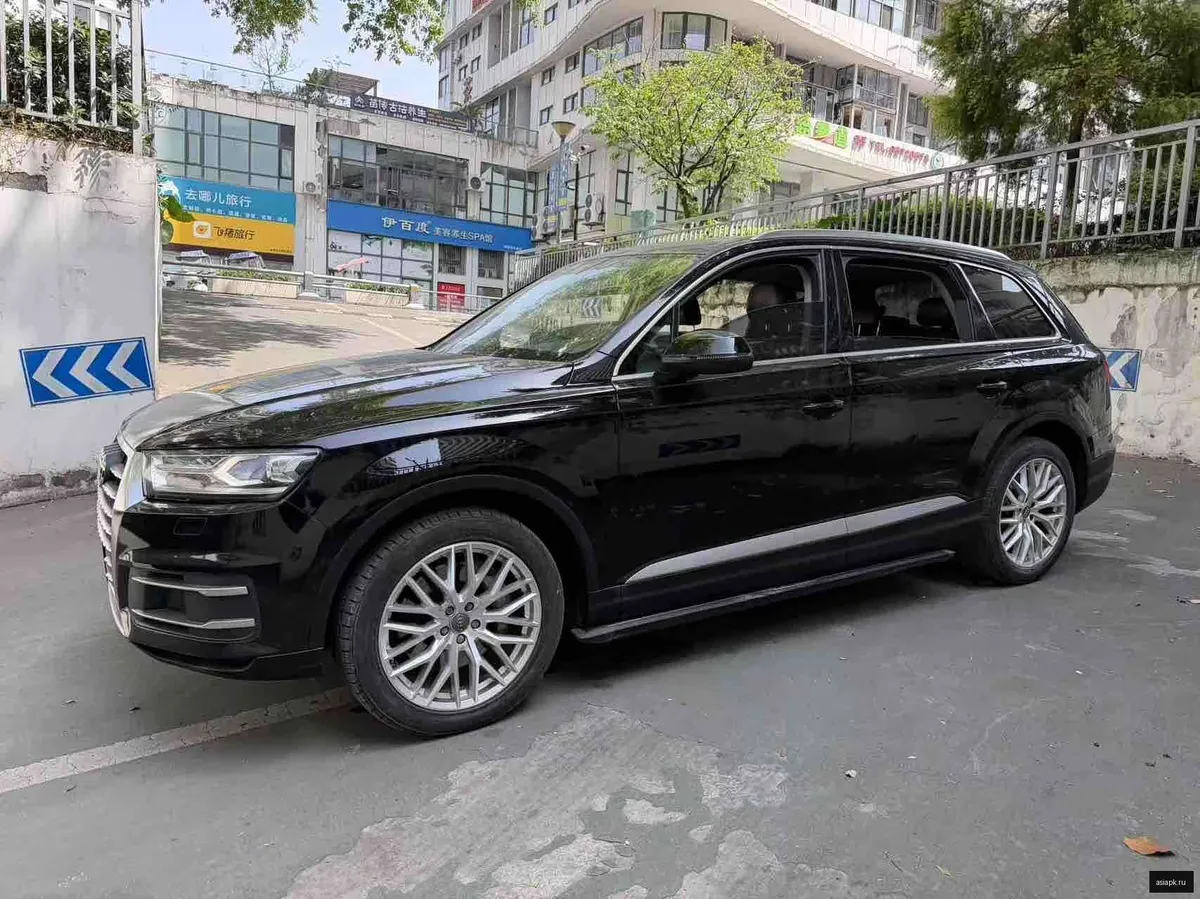 Audi Q7 4