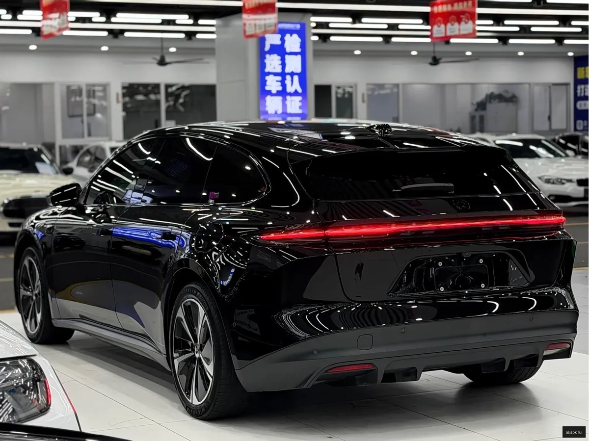 Nio ET5 4