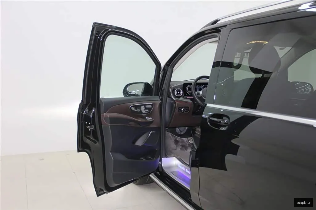 Mercedes-Benz V-Class 4