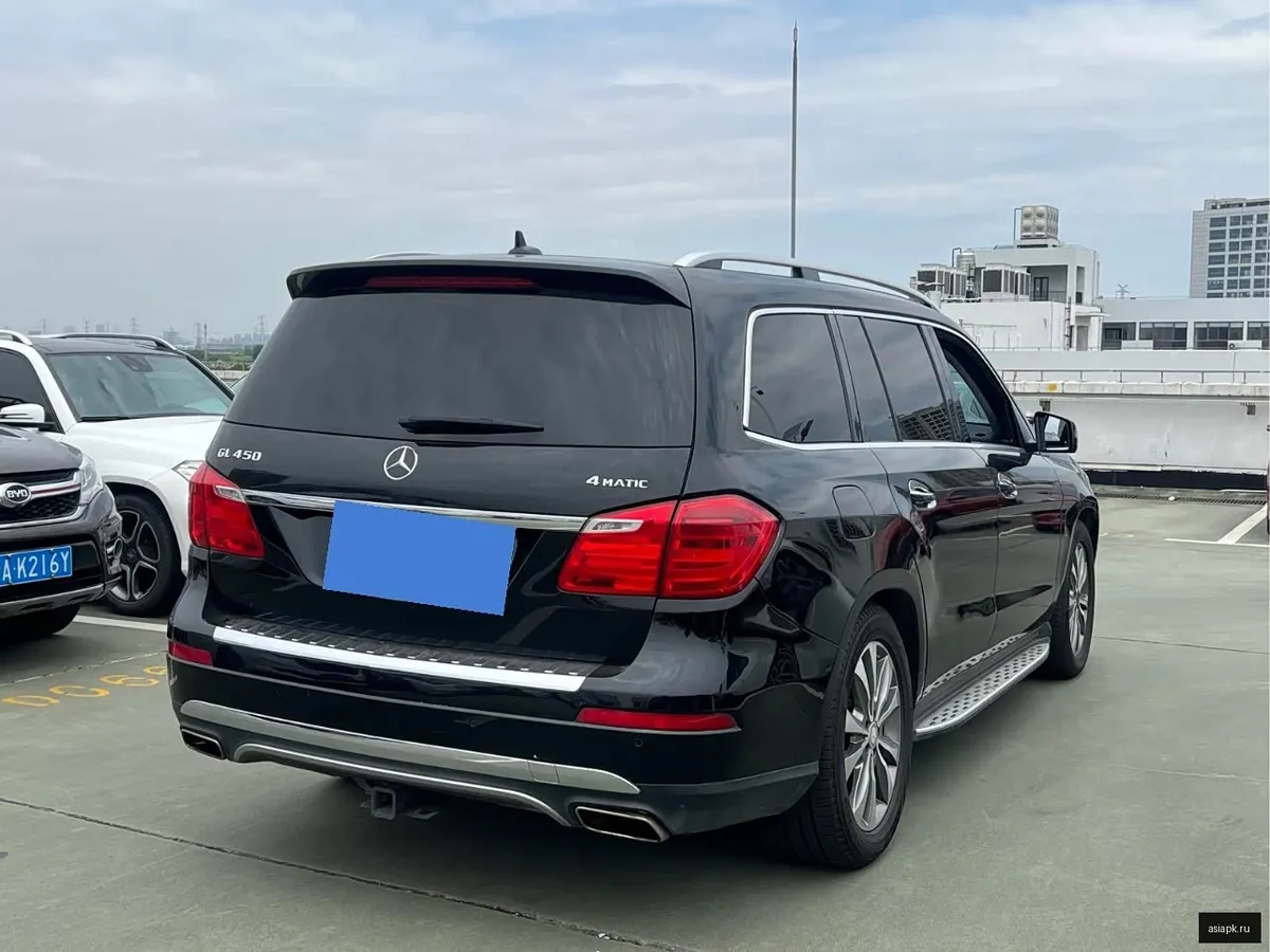 Mercedes-Benz GL-Class 4