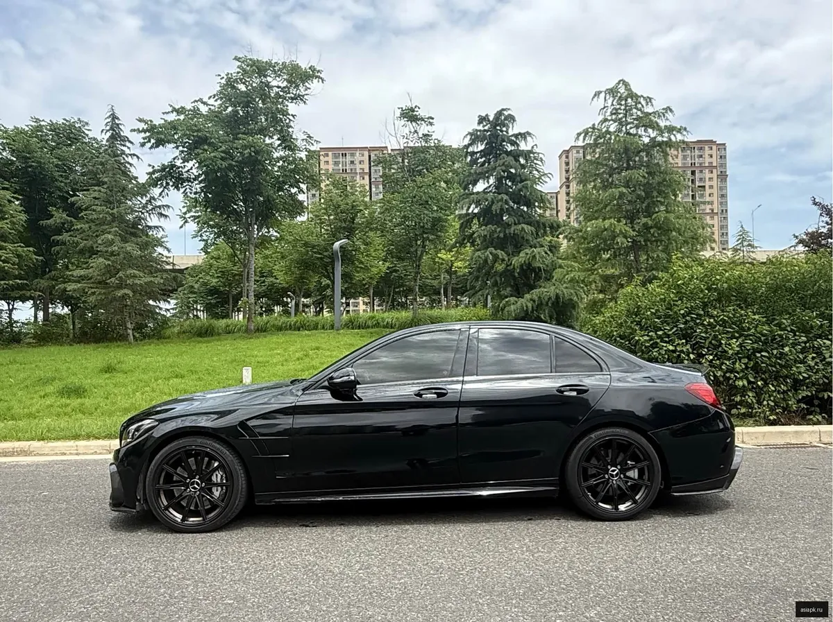 Mercedes-Benz C-Class 3