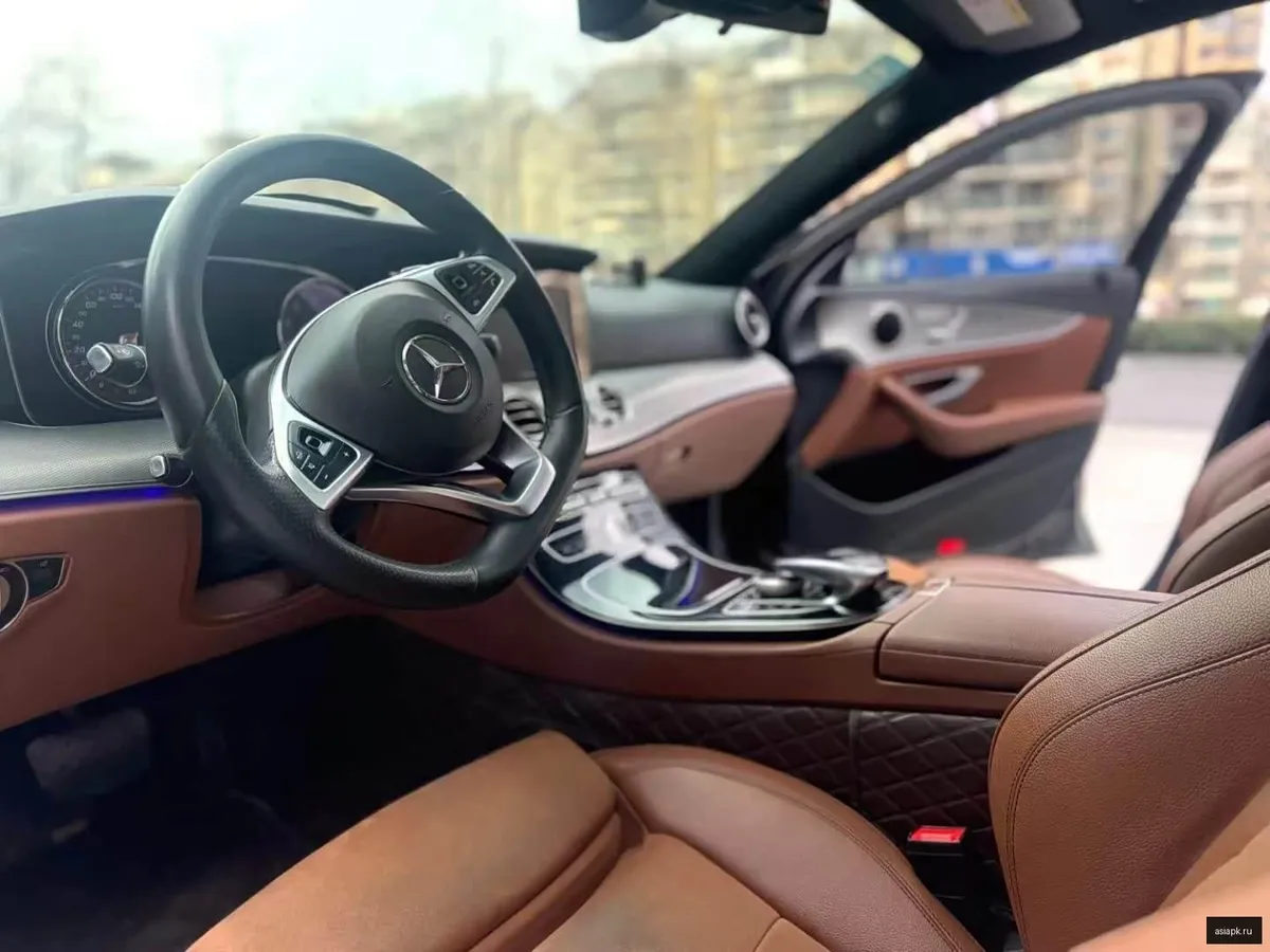 Mercedes-Benz E-Class 4