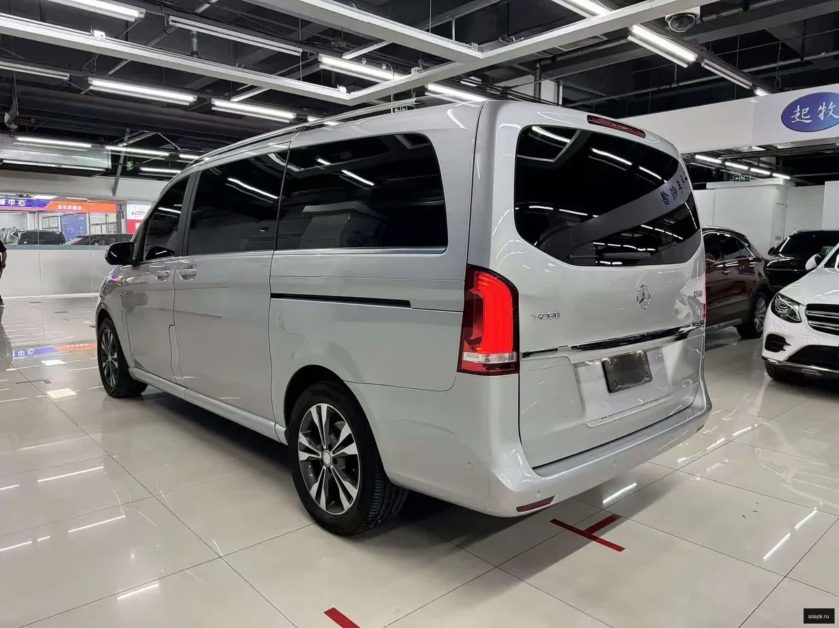 Mercedes-Benz V-Class 4