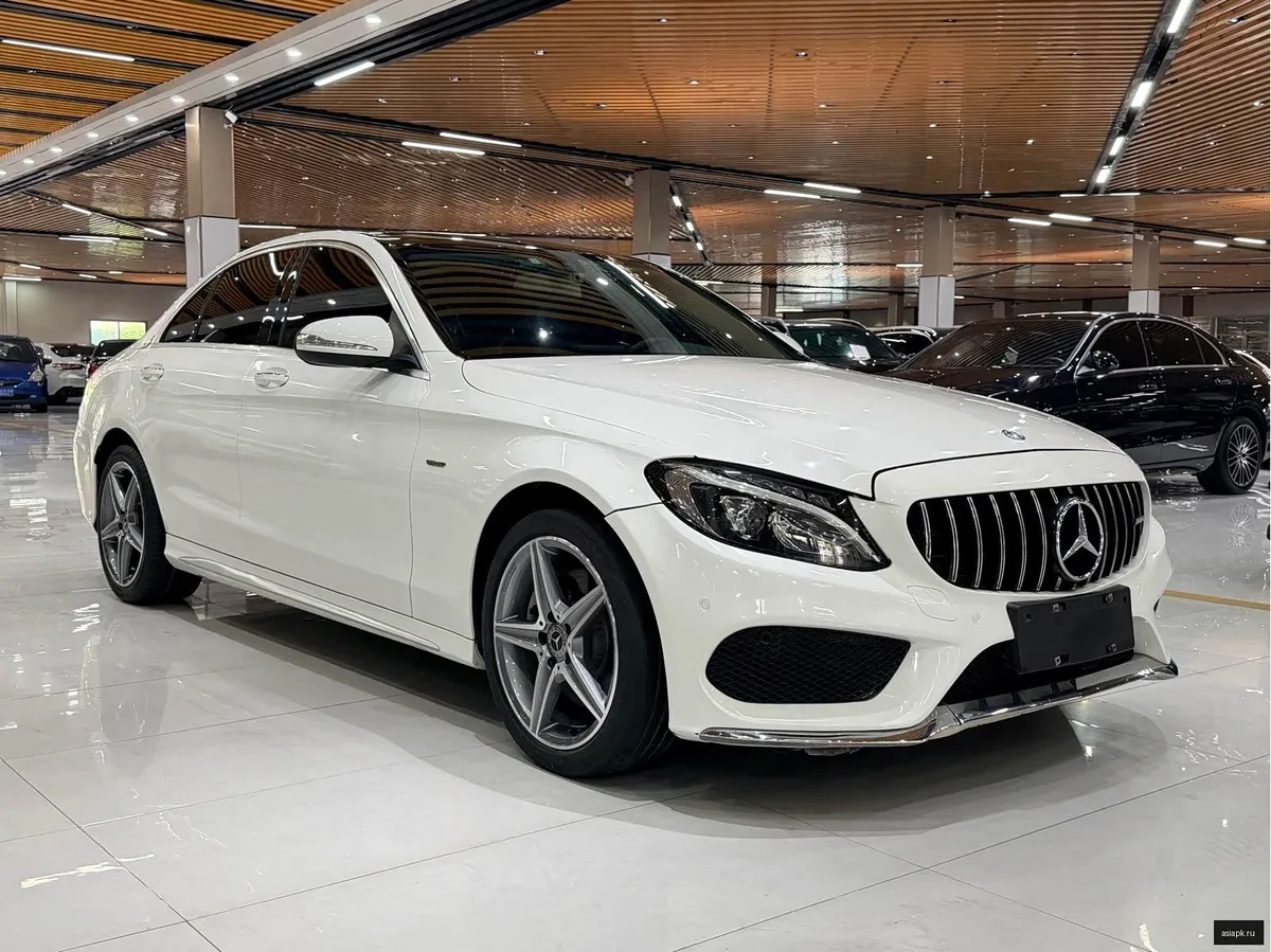 Mercedes-Benz C-Class 3