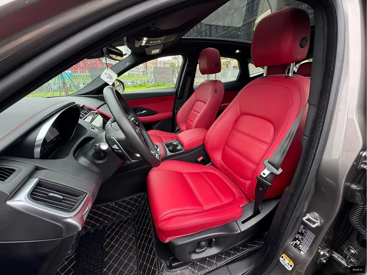 Jaguar E-Pace 5