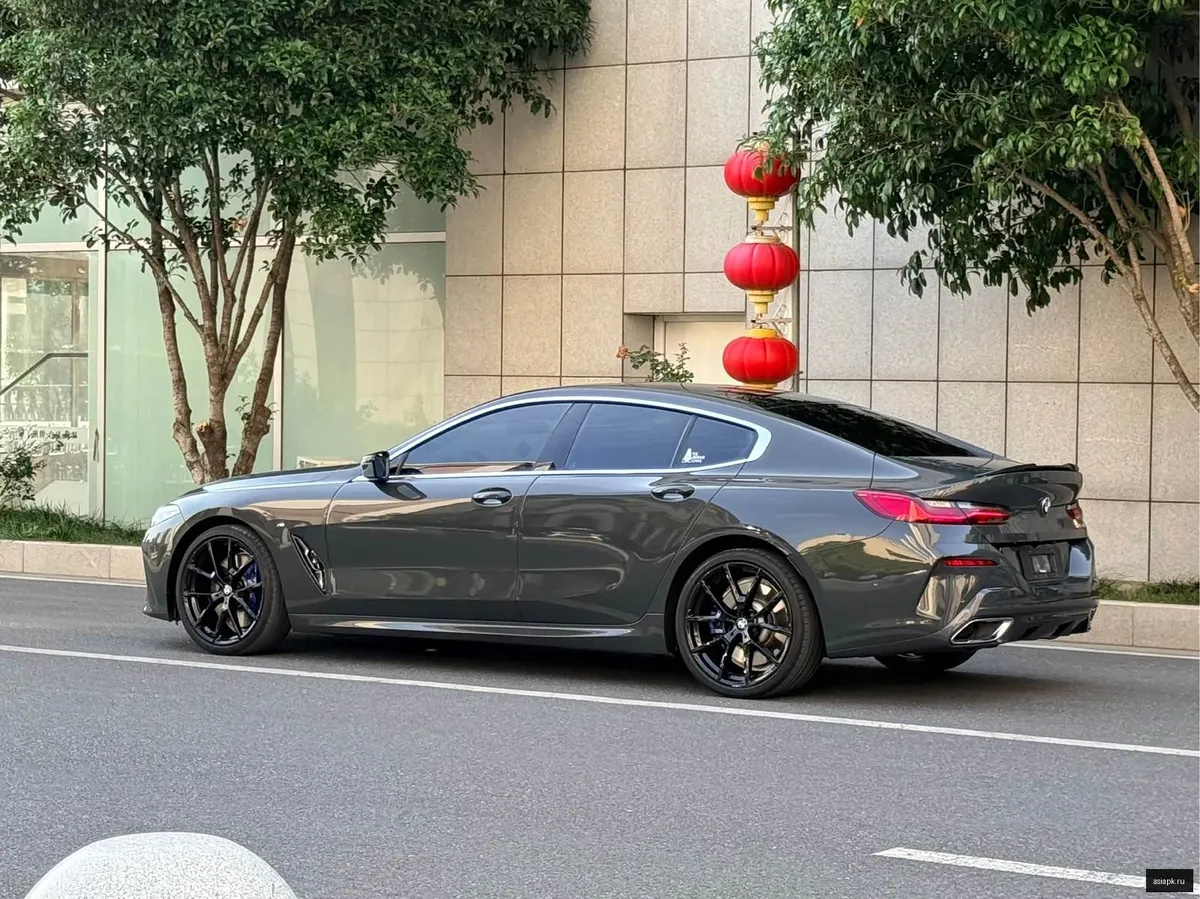BMW 8-Series 4