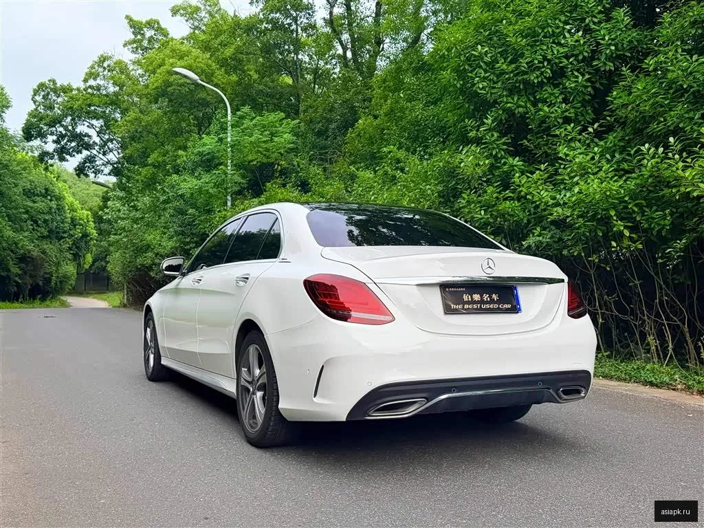 Mercedes-Benz C-Class 4
