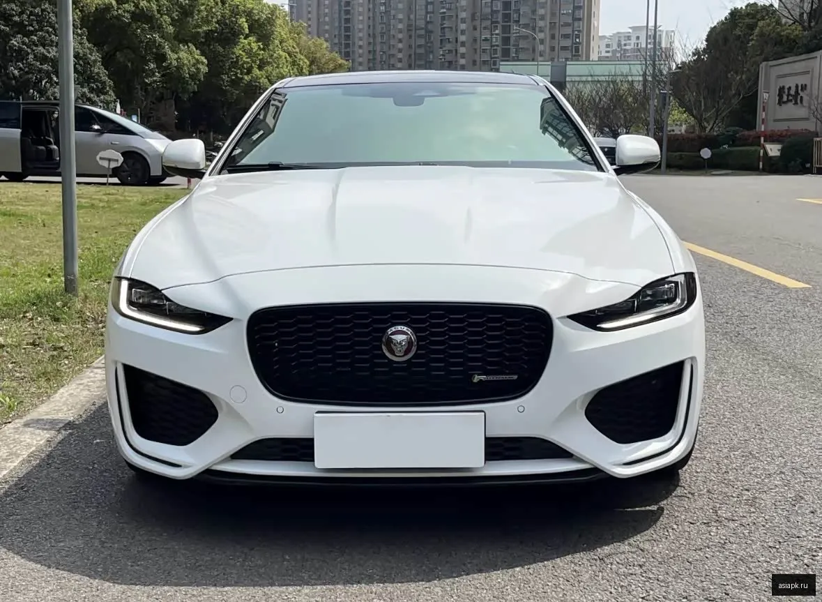 Jaguar XE 2