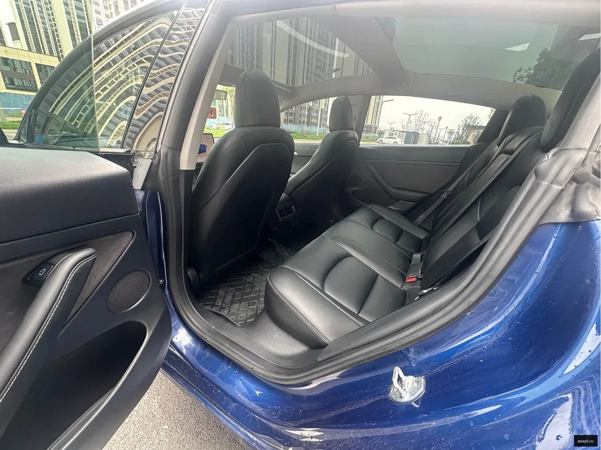 tesla Model Y 6