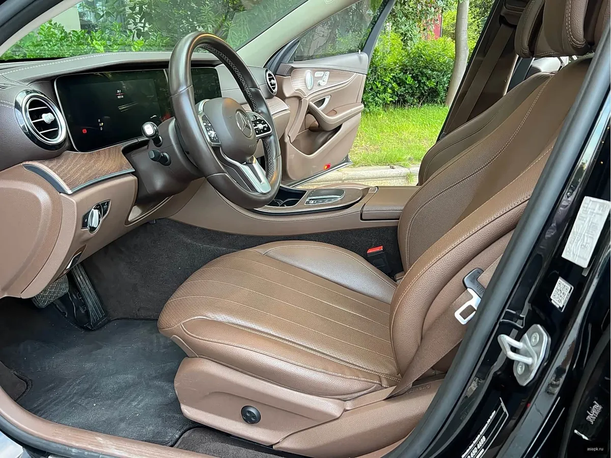 Mercedes-Benz E-Class 4