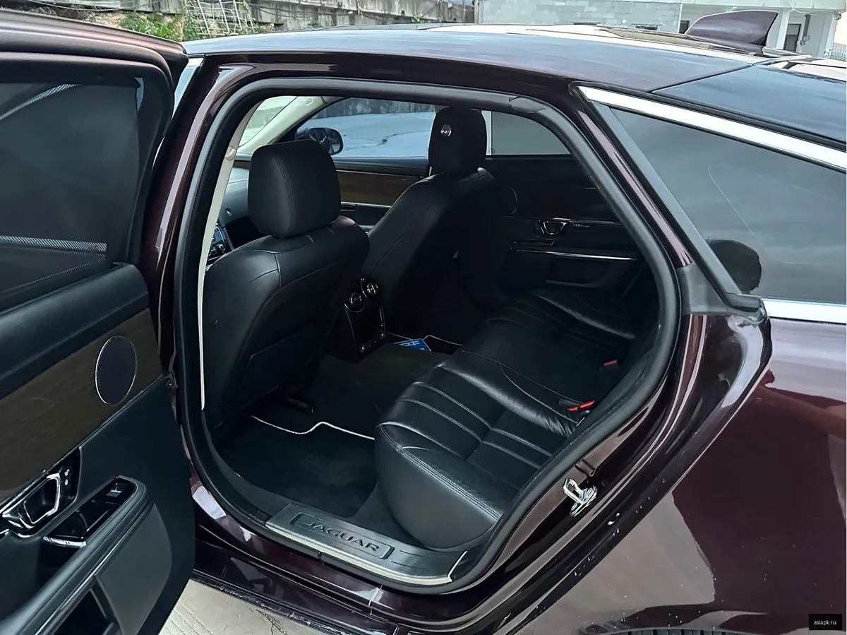 Jaguar XJ 5