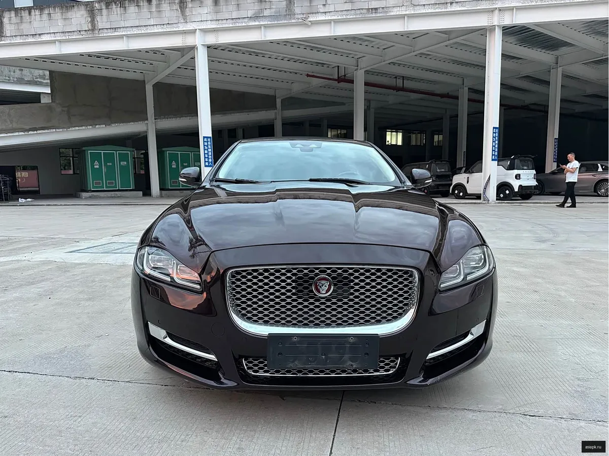 Jaguar XJ 2