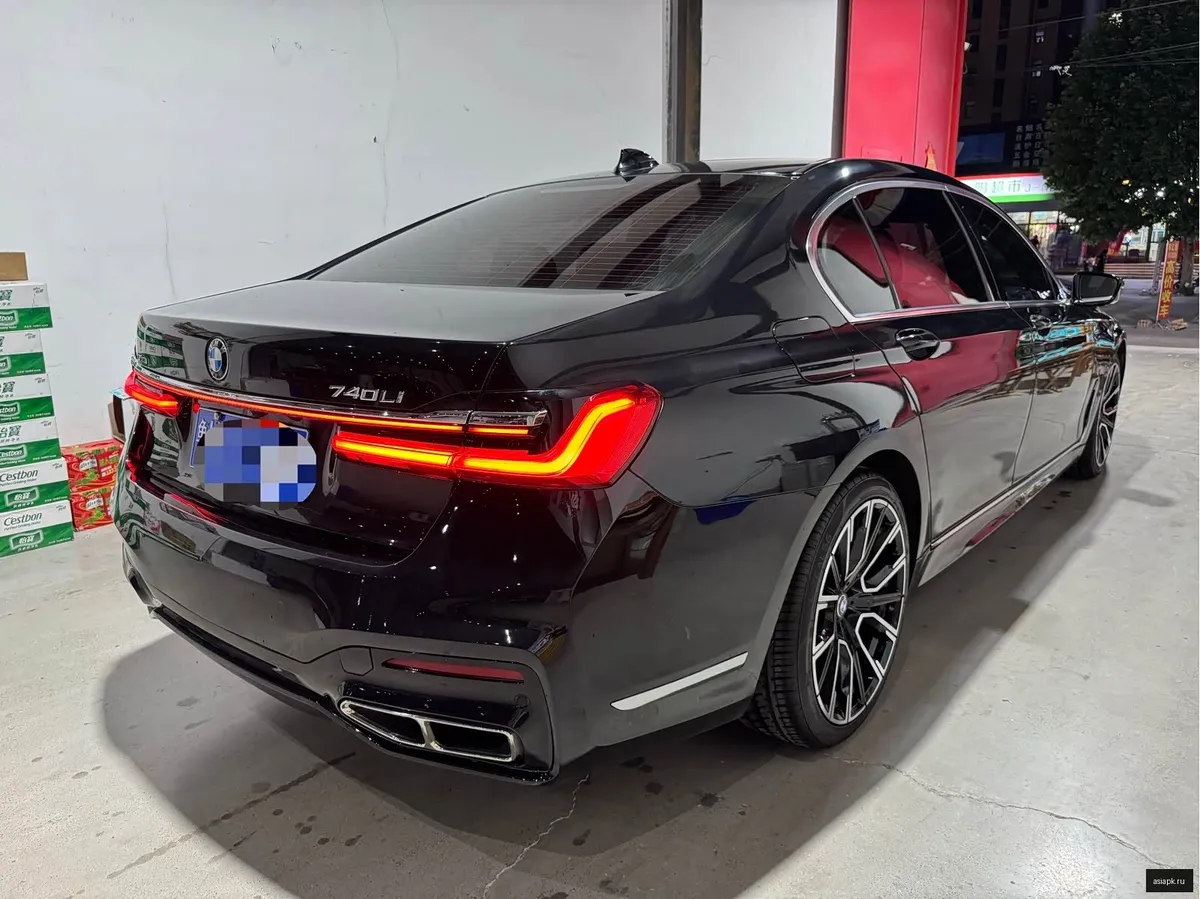 BMW 7-Series 4