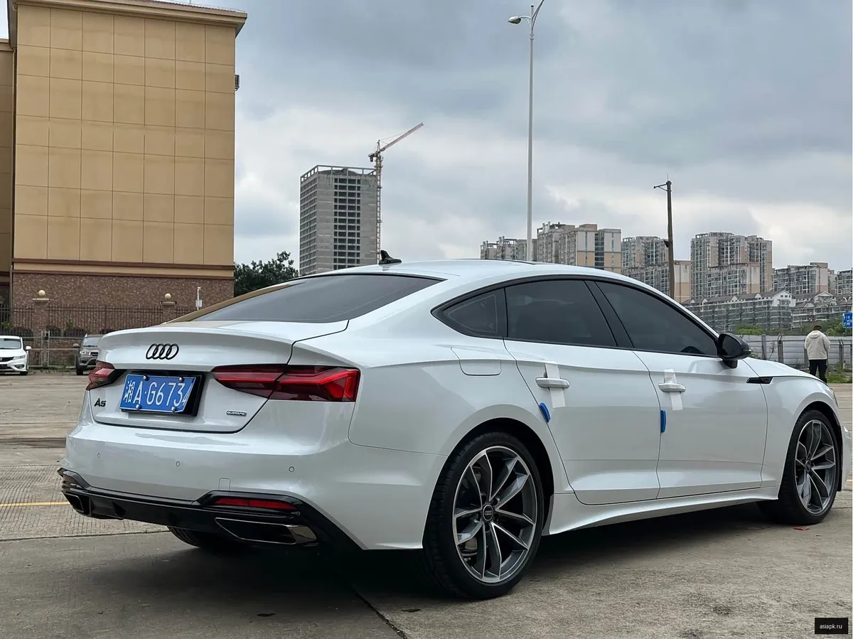 Audi A5 4
