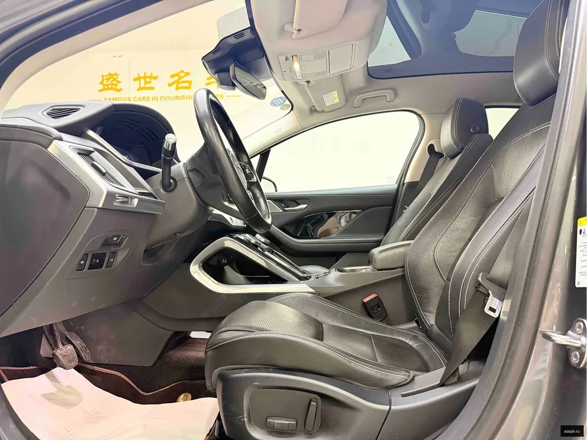 Jaguar I-Pace 6