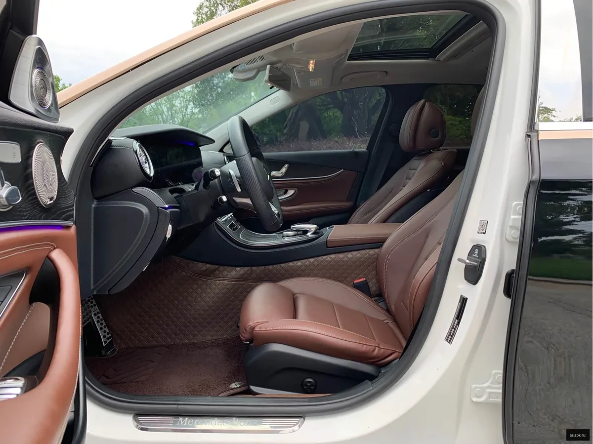 Mercedes-Benz E-Class 4