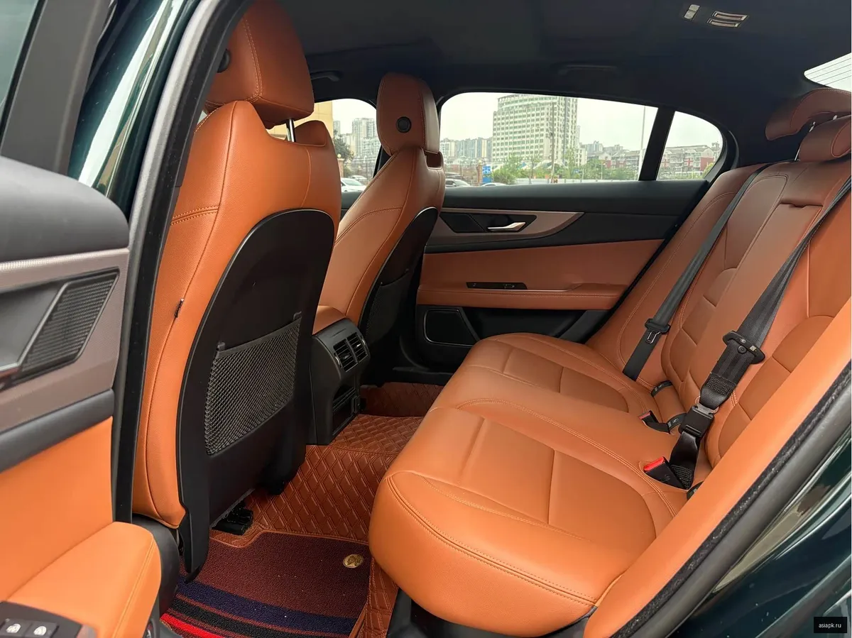 Jaguar XE 5