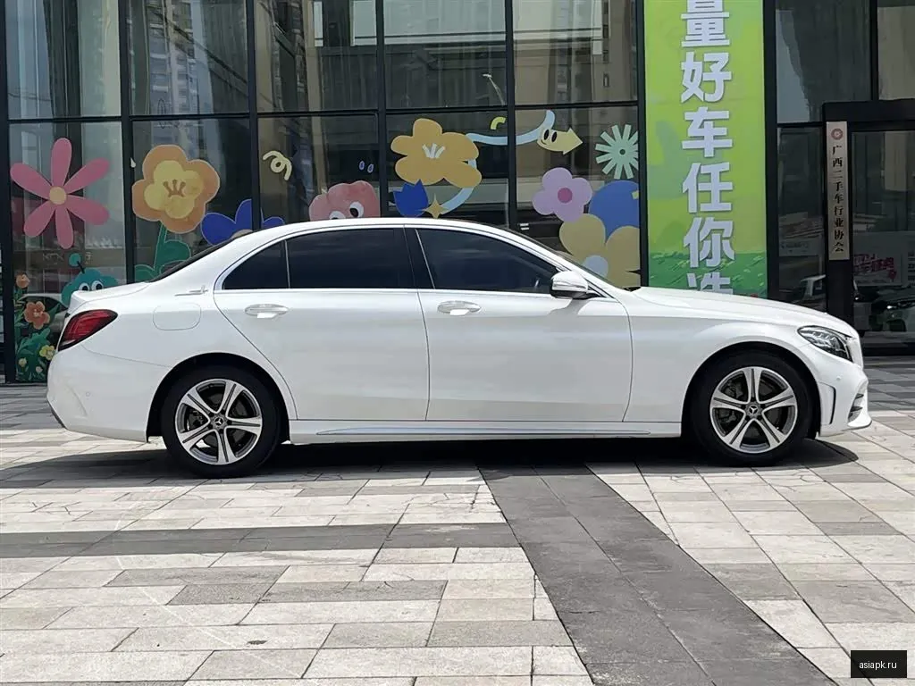 Mercedes-Benz C-Class 4