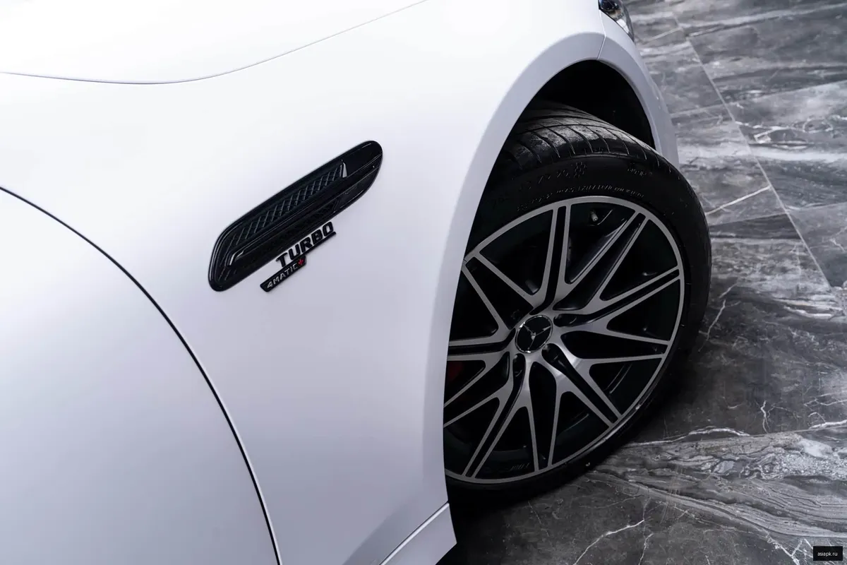 Mercedes-Benz AMG GT 5