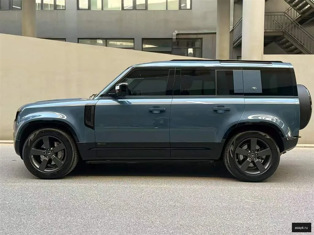 Land Rover Defender 3